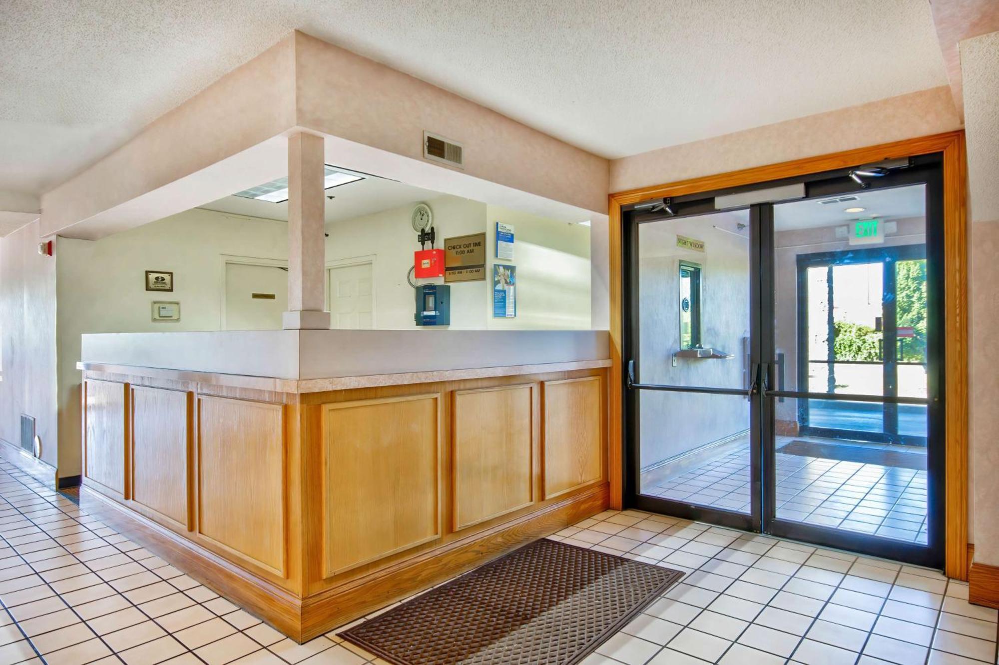 Motel 6 Jeffersonville, In Bagian luar foto